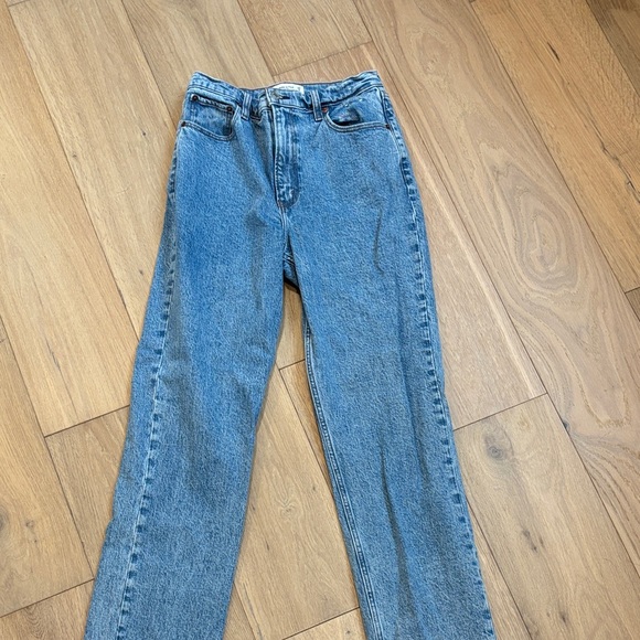 Abercrombie & Fitch The 90’s Straight Ultra High Rise Jean - Picture 1 of 2